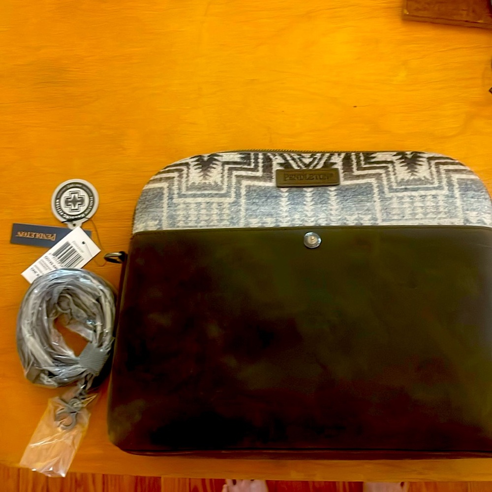 Pendleton Crossbody Handbag in brown leather w/wool Harding Star Grey pattern.